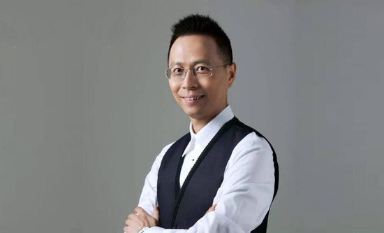 被按在床边打屁股调教视频